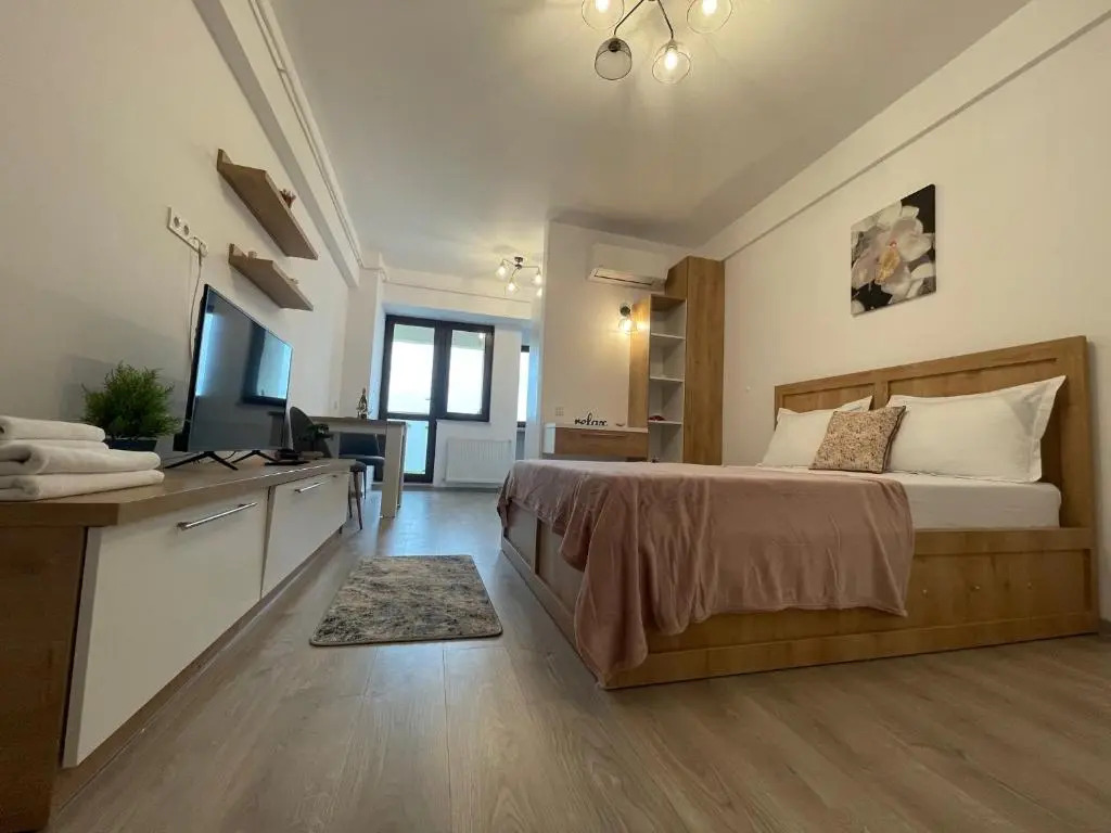 DEKO Apartments & Studios Near Palas Mall - Parking Option