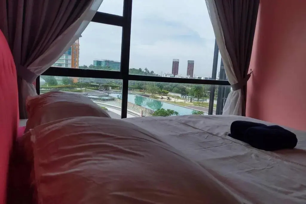 HA213-Pool view Studio unit-Hyve-Cyberjaya- Free WiFi - Free parking-Netflix