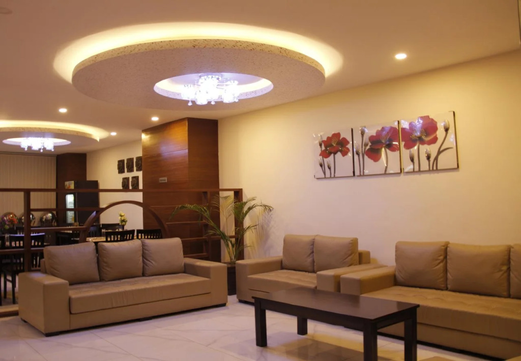 Hotel Regal Airport