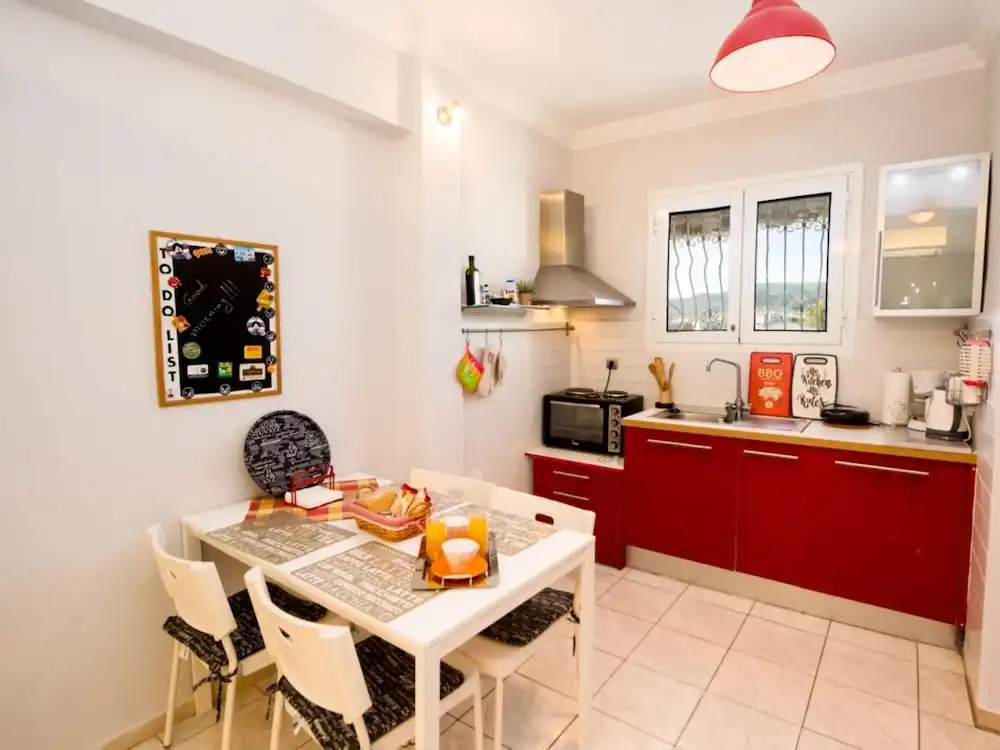 Cozy flat on the main square, 10min to the sea
