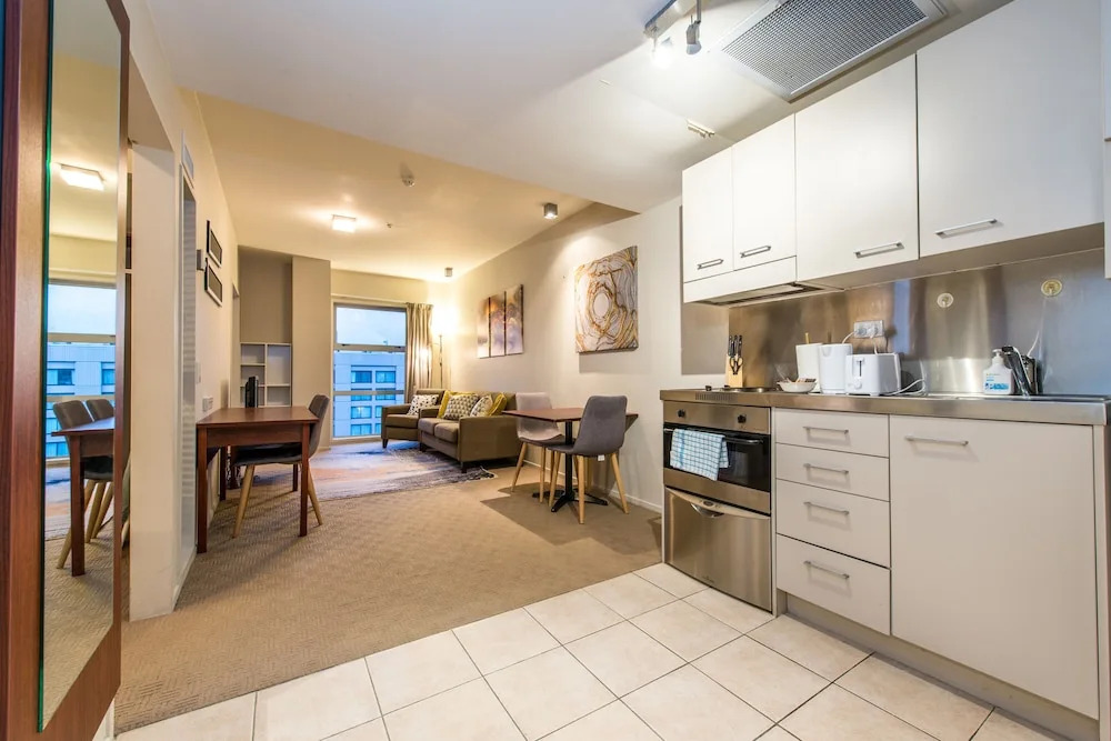 JHT - 2 BRM Apartment, Air Con, Close to SkyTower