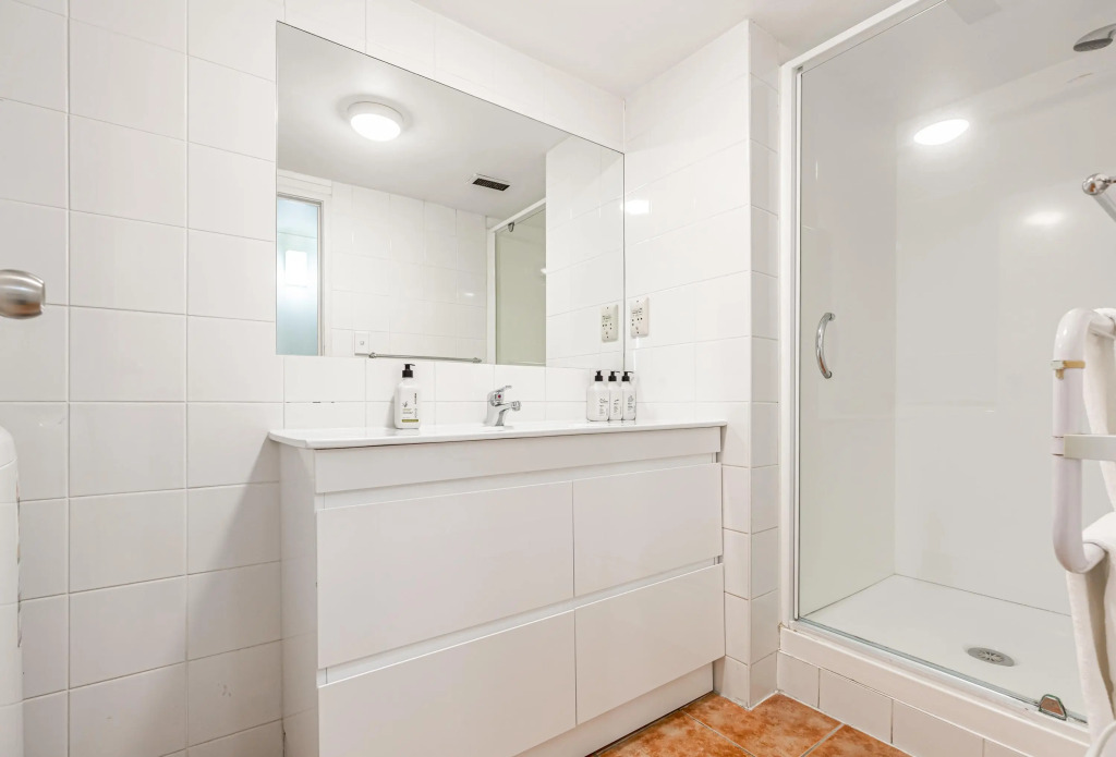 Lovely 2-Bedroom Apartment with Free Parking