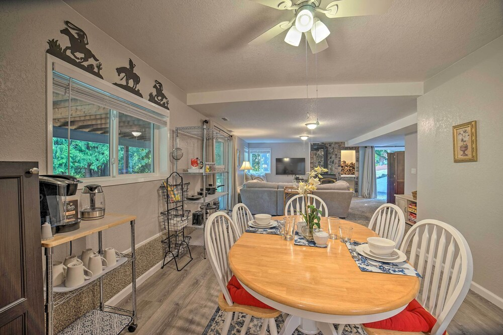 Lovely Snohomish Studio Near Boating & Hiking