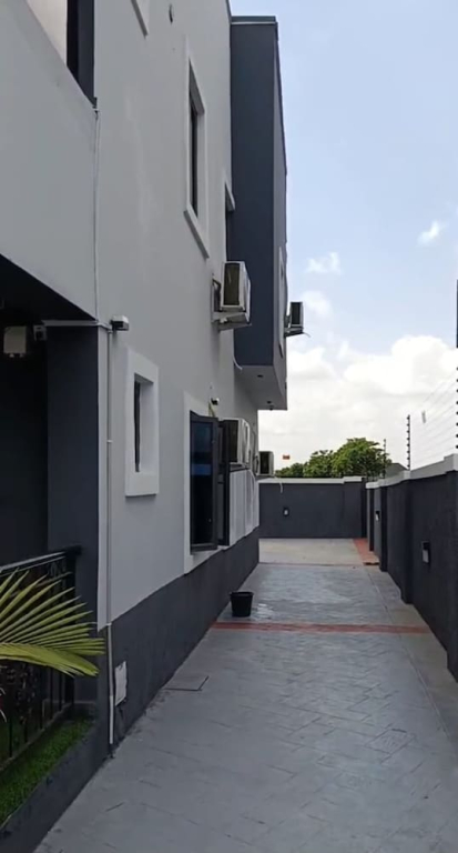 Dwellux Apartments