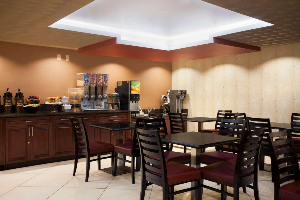 Super 8 By Wyndham Bronx