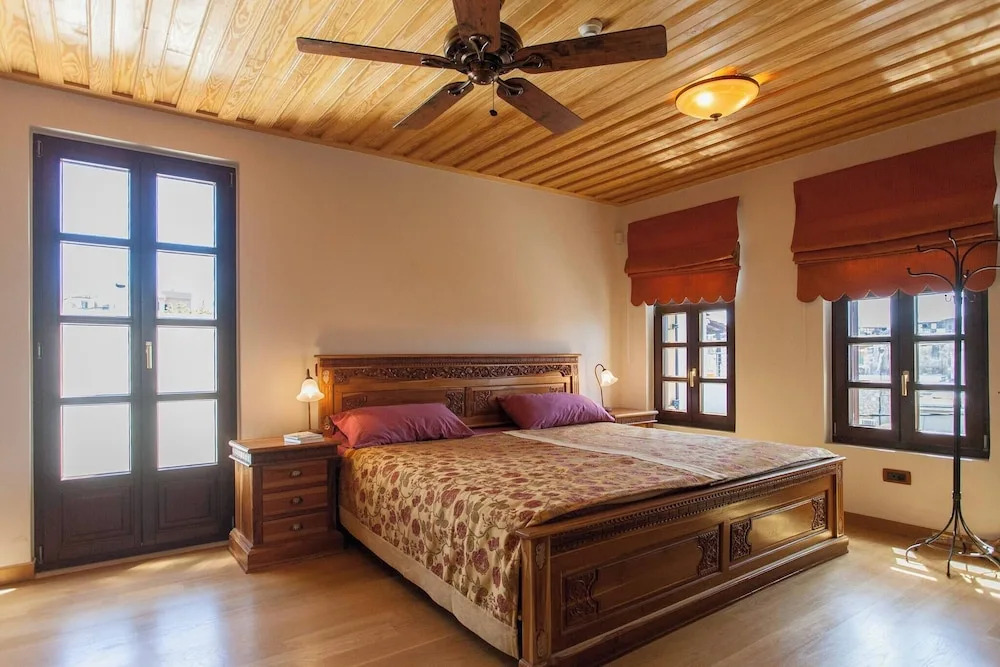 Luxurious Venetian 3 Floor House in the old Port