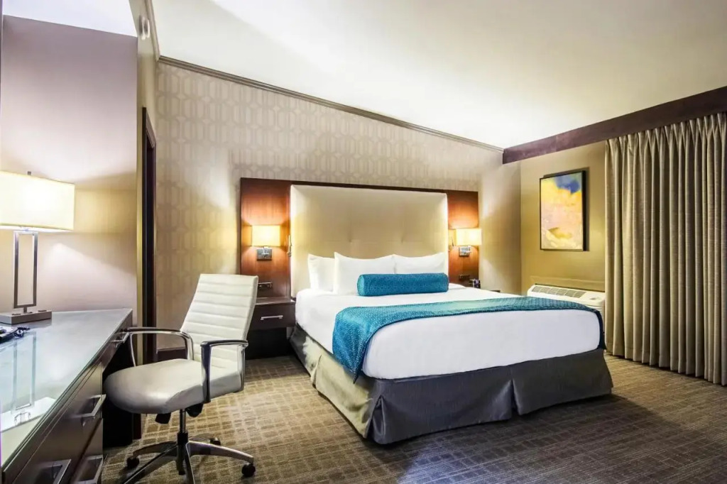 Ramada Springfield Inn And Conference Center