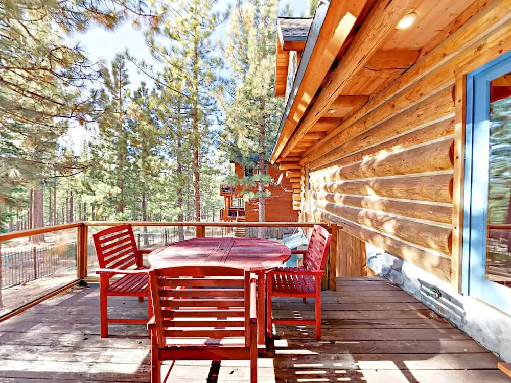 3BR Custom Handmade Log Home by RedAwning