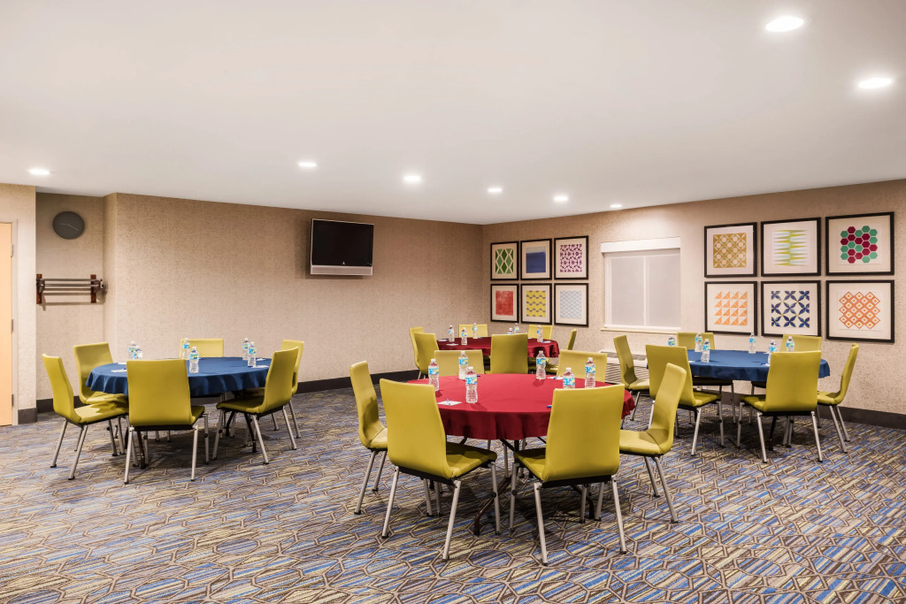 Holiday Inn Express Warrenton by IHG