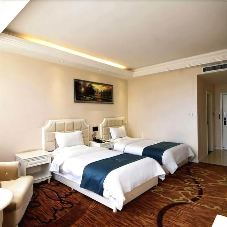 Yiju Hotel (Daming Palace West Subway Station)