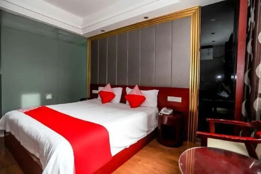 Huatang Shishang Hotel