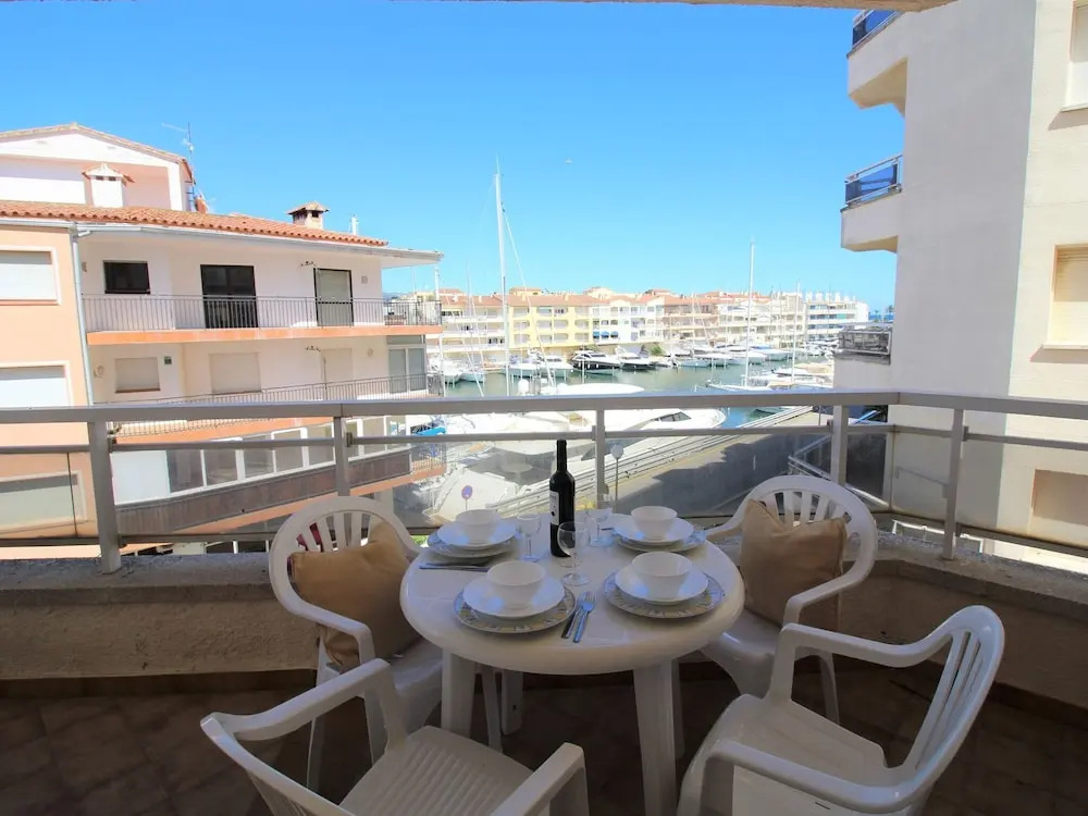 Apartment near Port