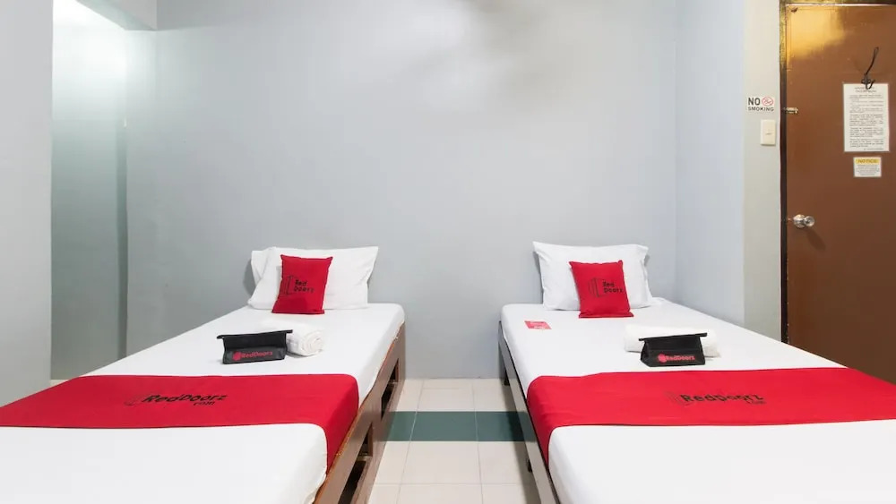 RedDoorz at Teofila Lodge