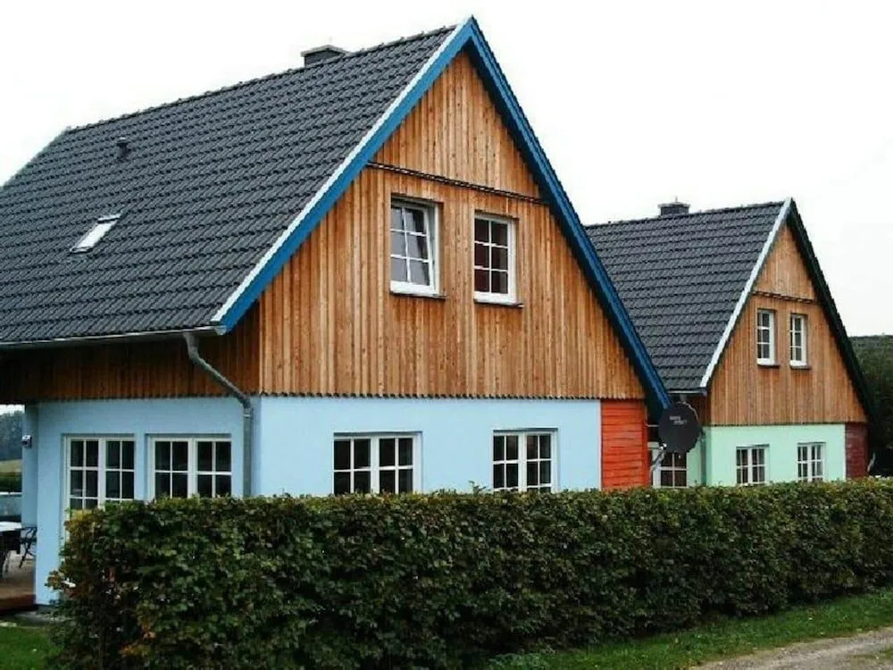 Allergy Friendly Holiday Home near Beach with Lake View
