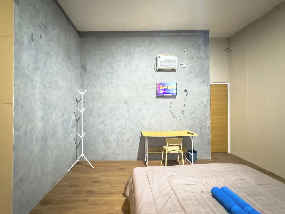 Kamar Pluit Karang