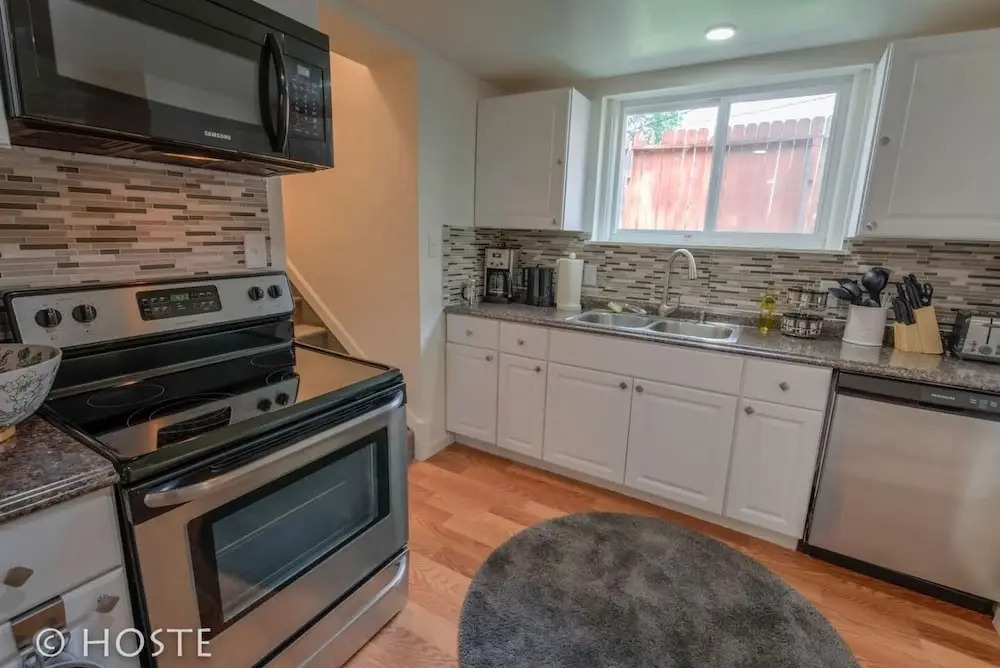 2BR Comfy Condo & Cute Patio Broadmoor Area