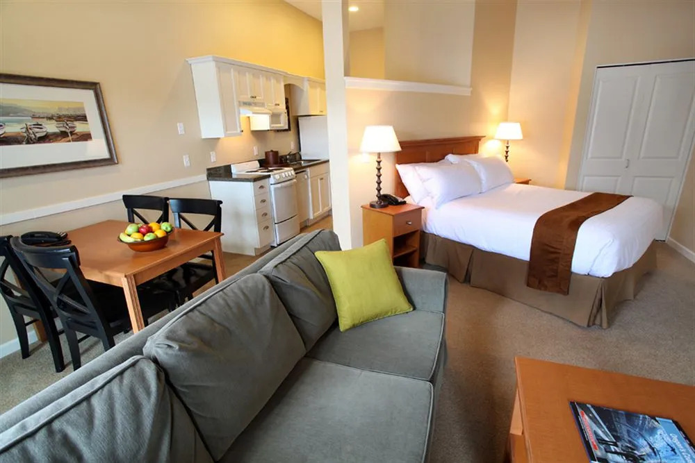 Rivertide Suites