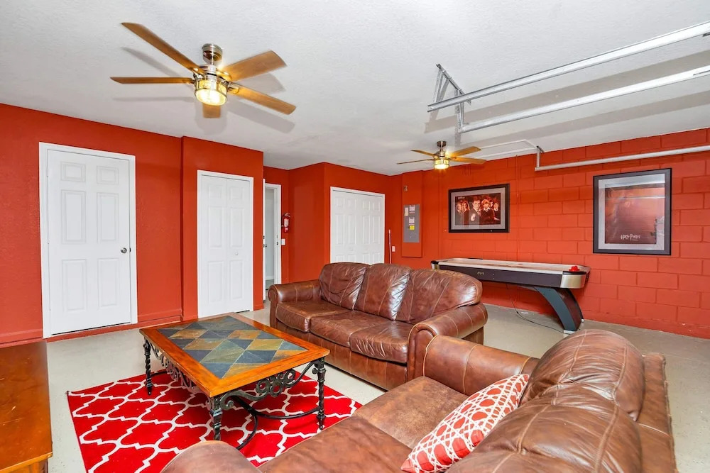 Vibrant Home With Spacious Pool Home and Free Waterpark! #5wh723