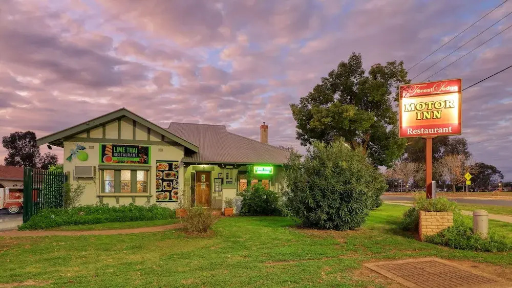 Forest Lodge Motor Inn & Restaurant