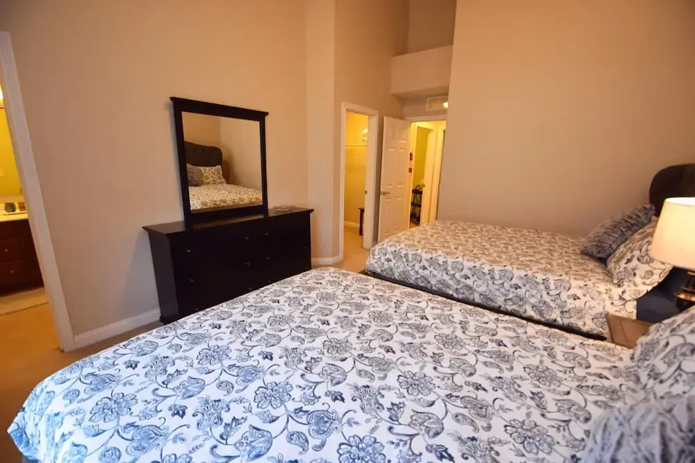 Walk to Notre Dame Spacious 3BR Townhome w Garage Family-friendly Amenities 123p