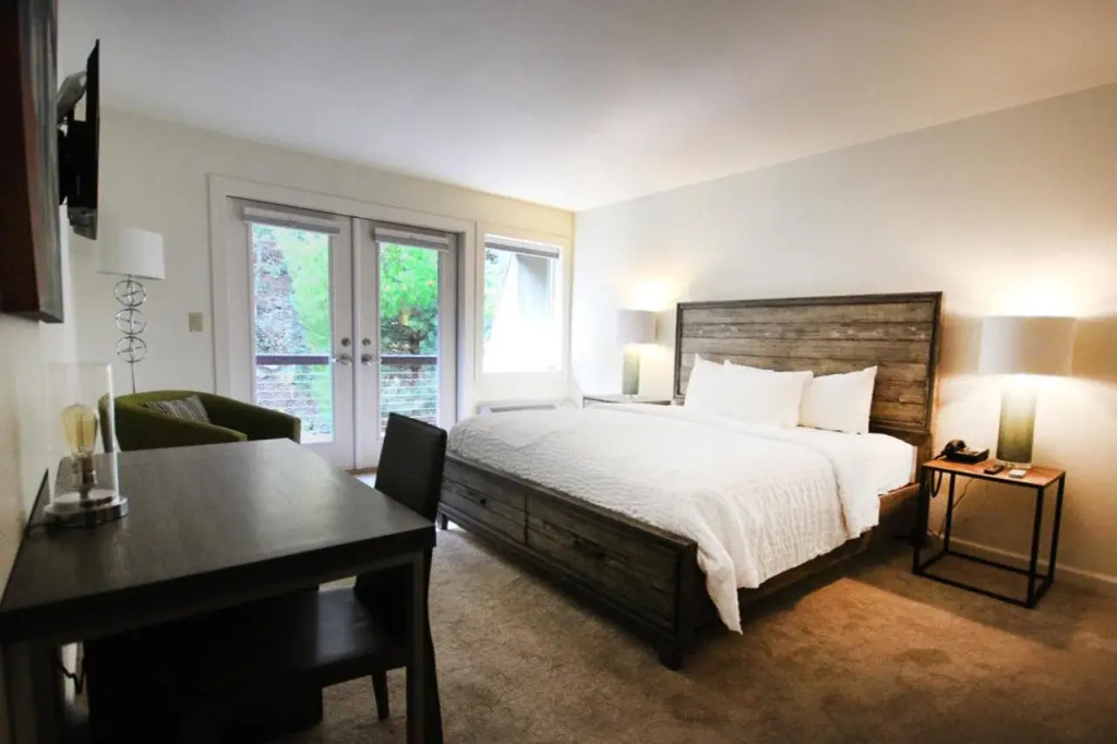 The Woodlands Inn
