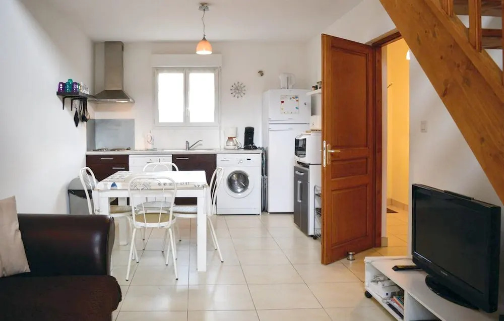 House With 2 Bedrooms in Prunete, With Pool Access and Terrace - 200 m