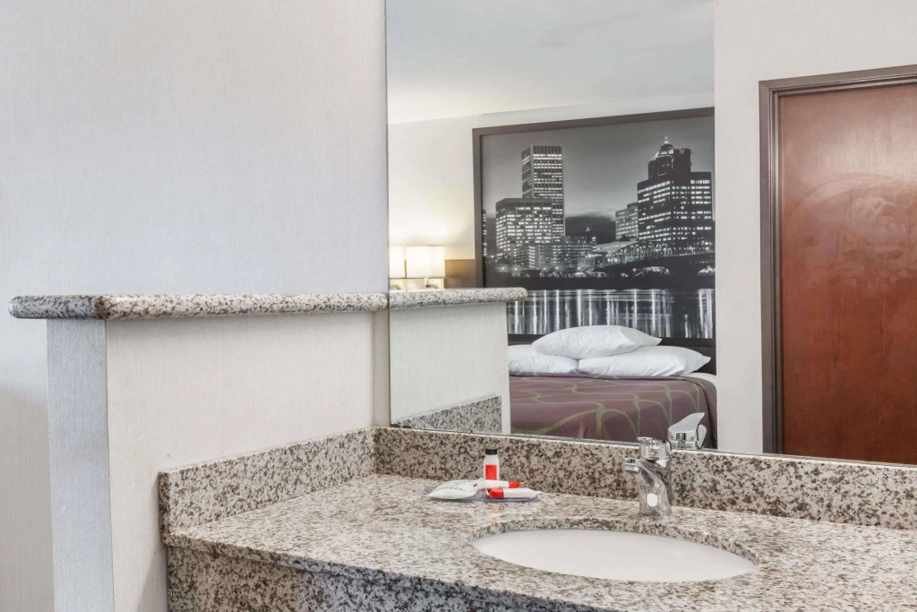 Super 8 By Wyndham Gresham Portland Area OR