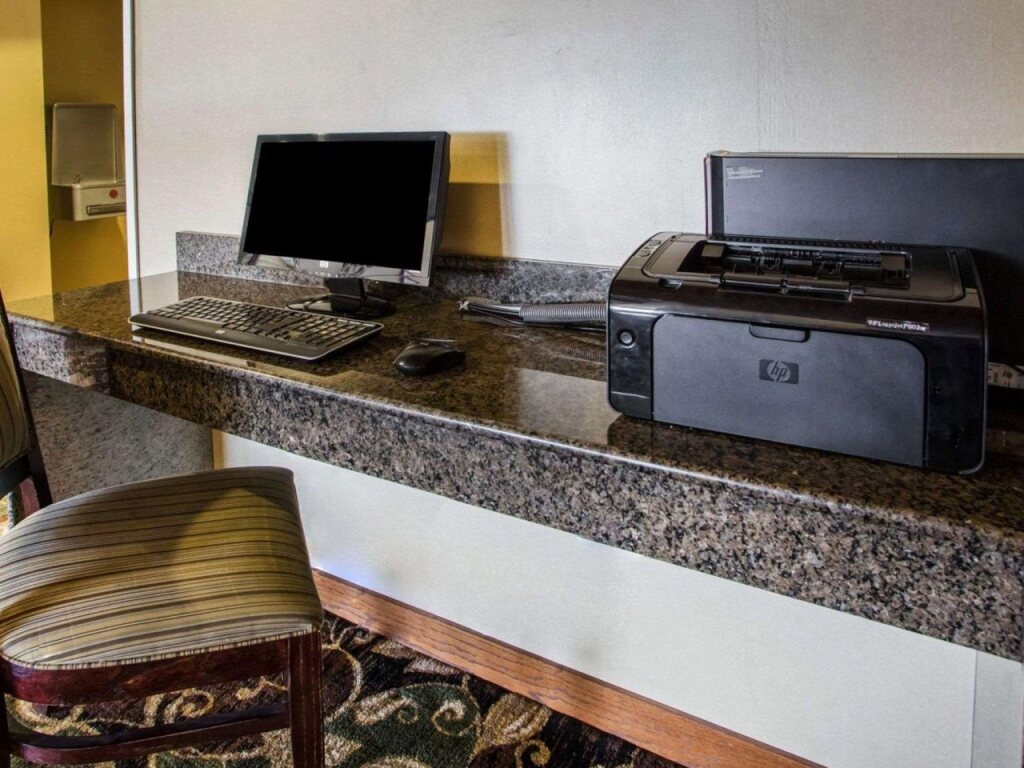 AmericInn by Wyndham Marshfield