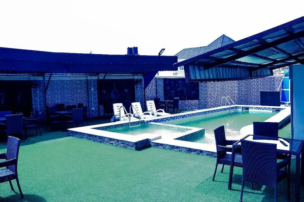 Mo-House Hotel and Event Center
