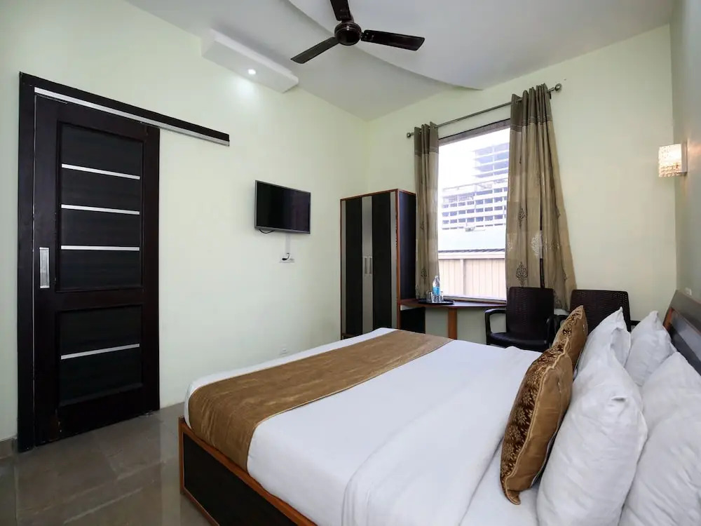 OYO 9956 Hotel Venus