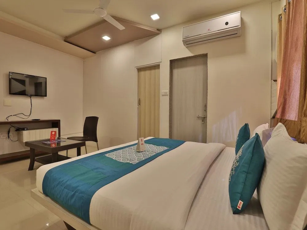 OYO 11750 Hotel Starz