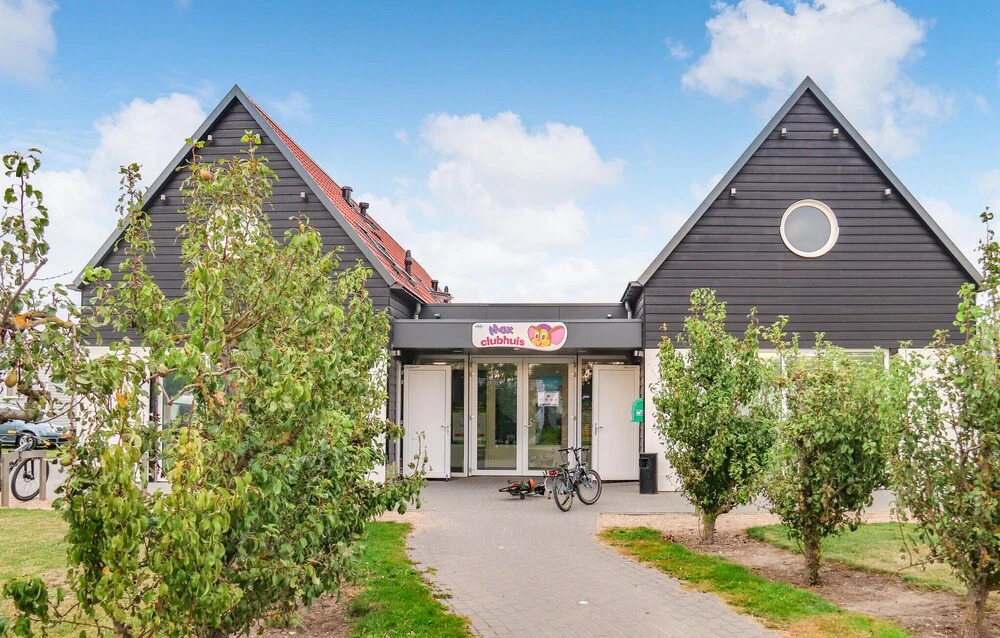 Stunning Home in In de Bongerd With 3 Bedrooms, Wifi and Indoor Swimming Pool