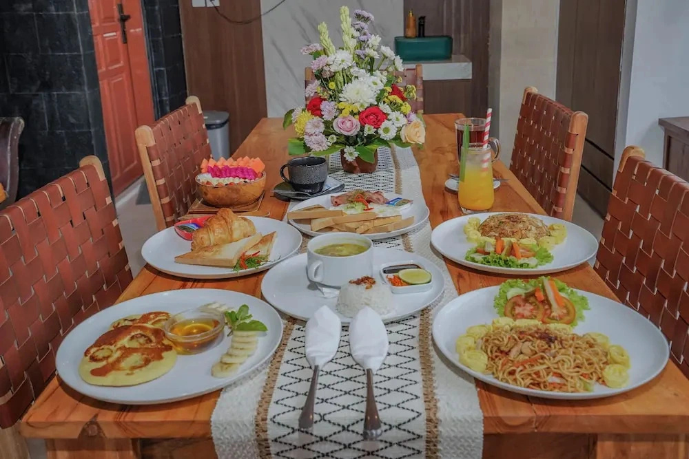 Okas Guesthouse 2 Canggu x Batu Bolong
