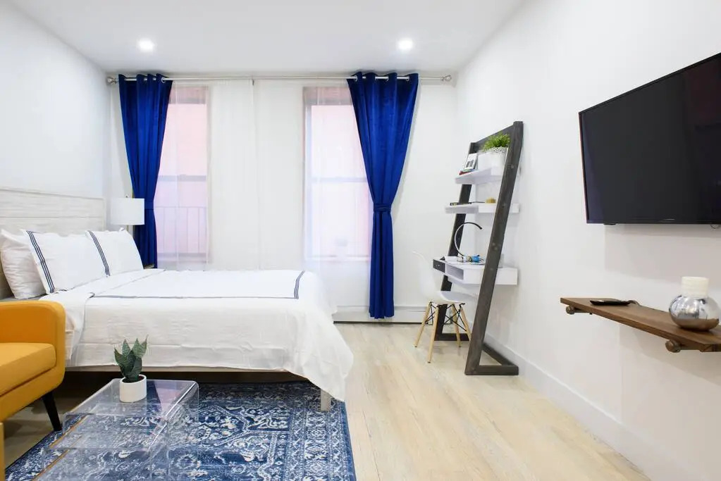 1597-9 Renovated Studio Prime UES WD in Unit