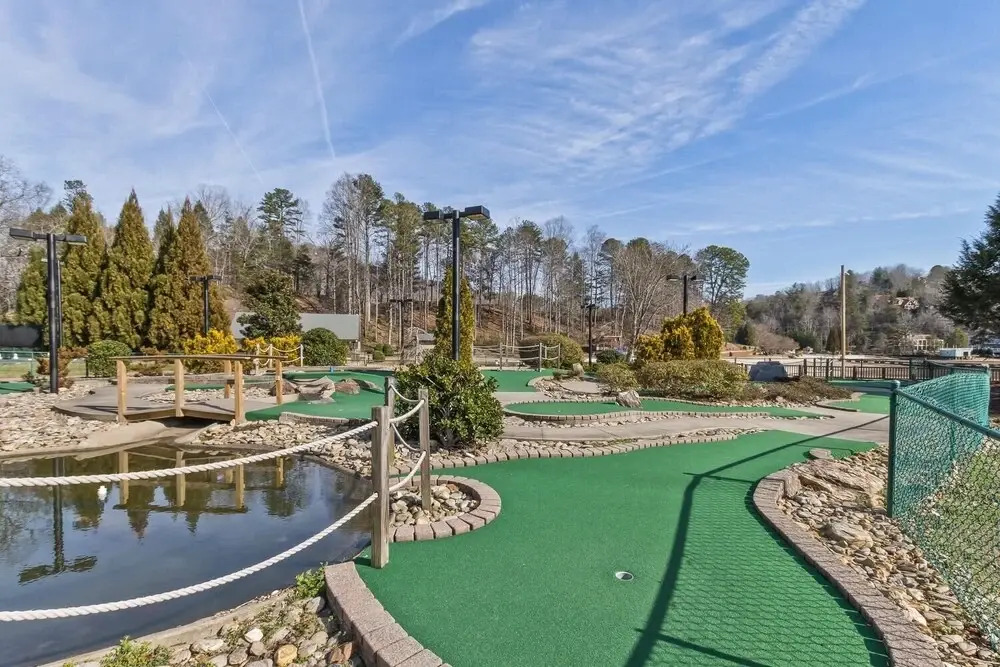 Rumbling Bald Resort Home In Lake Lure - Wifi - Community Beach, Pool, Golf And More 5 Bedroom Home by Sunscape Property Management