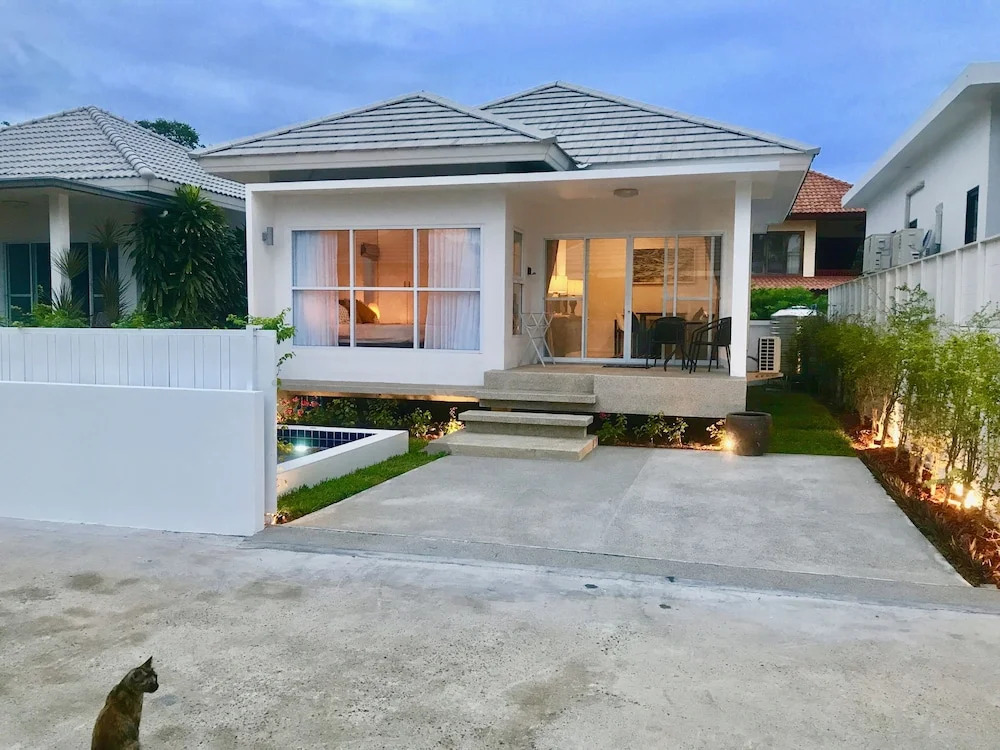 2 Bedroom Luxury House Near Beach