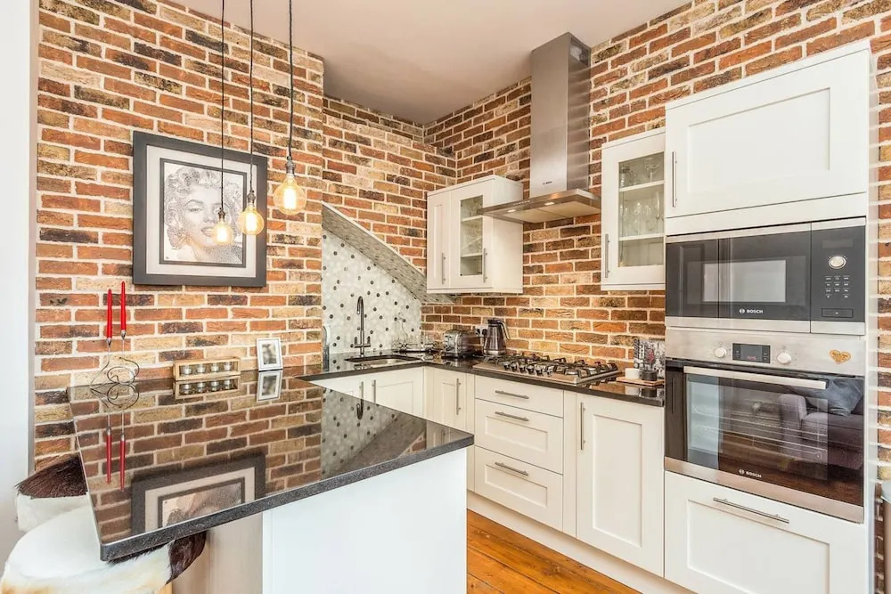 Putney riverside pad, perfect base for Wimbledon
