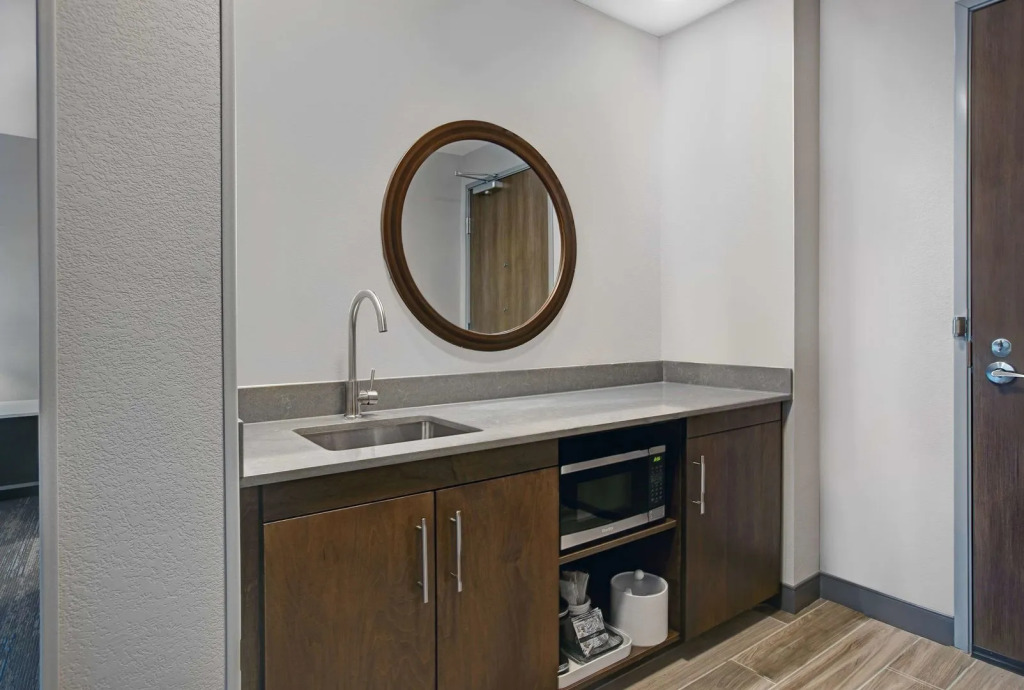 Hampton Inn & Suites Dallas - Farmers Branch