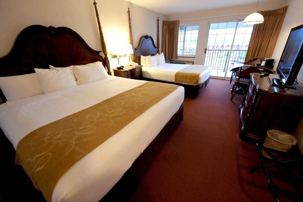 Crown Choice Inn & Suites Lakeview and Waterpark