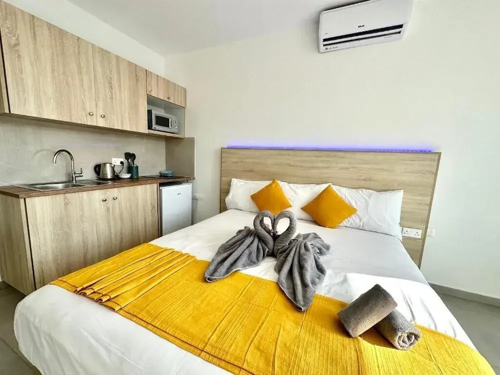 Sun Plaza Suites