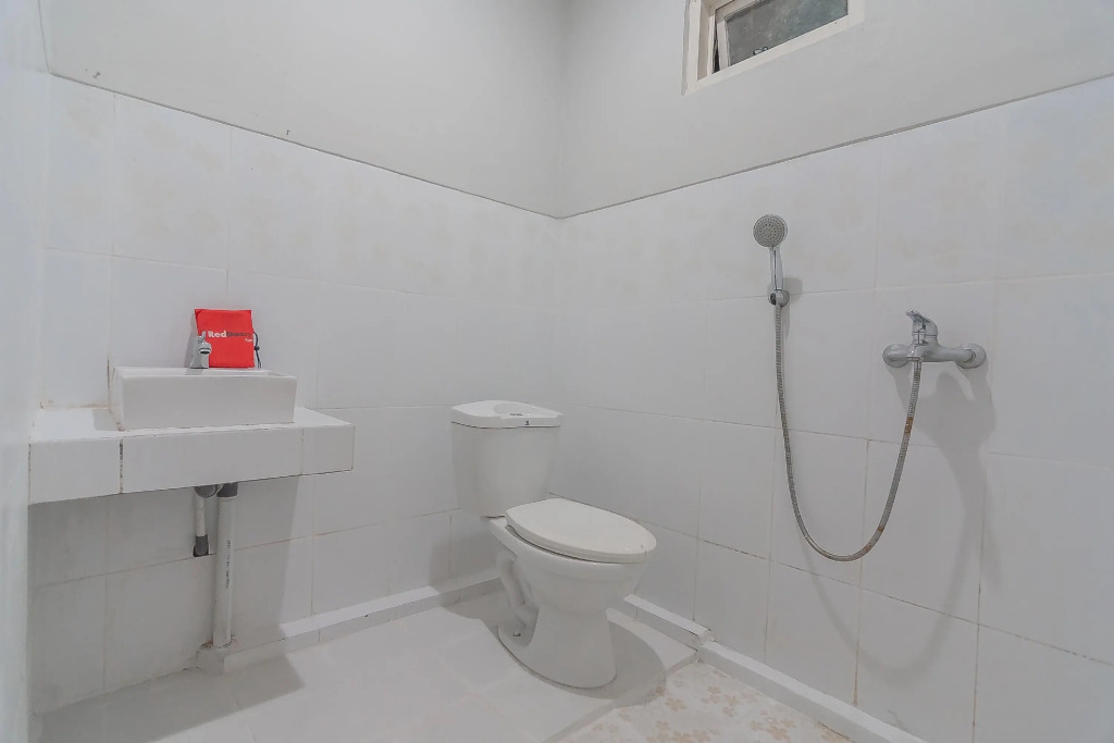 RedDoorz Plus at Bukit Cinta Street Balikpapan