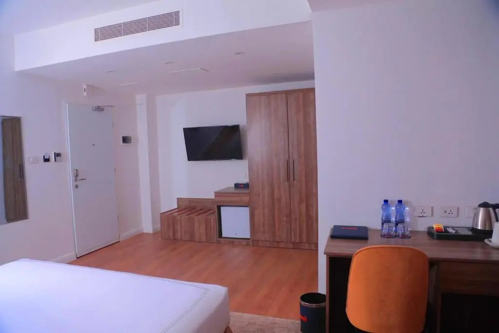 Elmo's Hotel