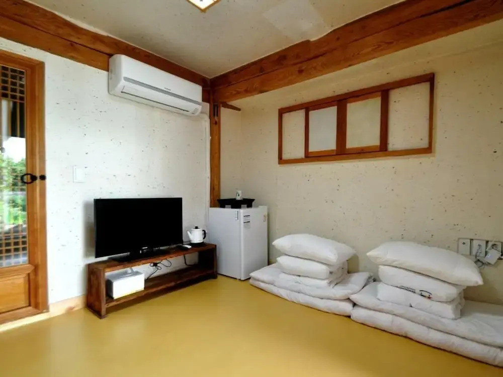Gallery Jin Hanok Guesthouse