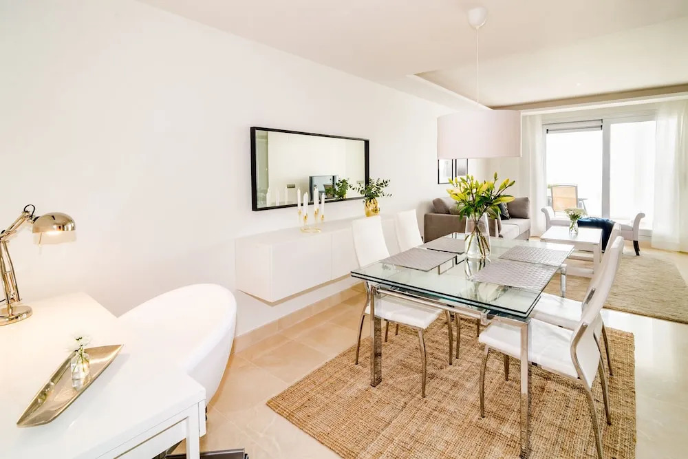 LAB-Modern 3 bedroom apart near beach