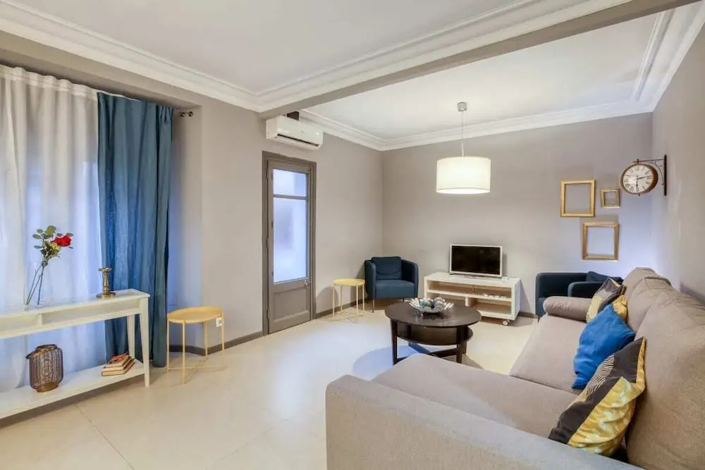 Lovely & Spacious 4bed Sleeps8 in BCN Center