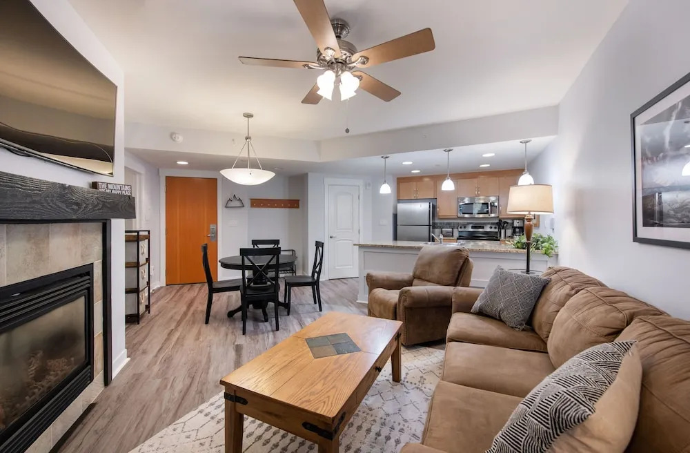Premium Unit 3513- Fraser Crossing/founders Pointe 1 Bedroom Condo