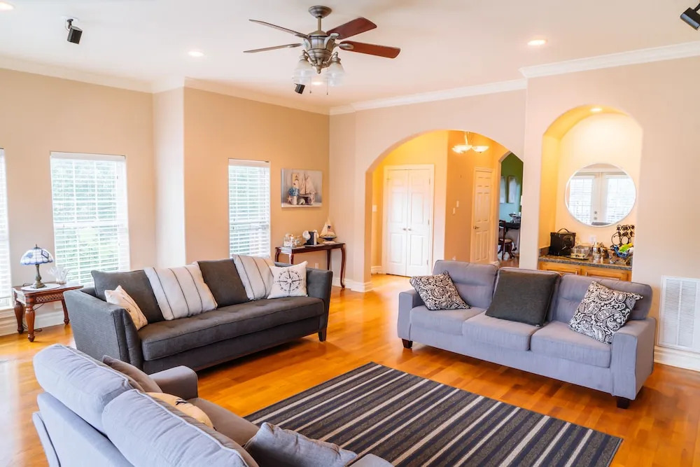 Spacious Kemah Boardwalk Townhome