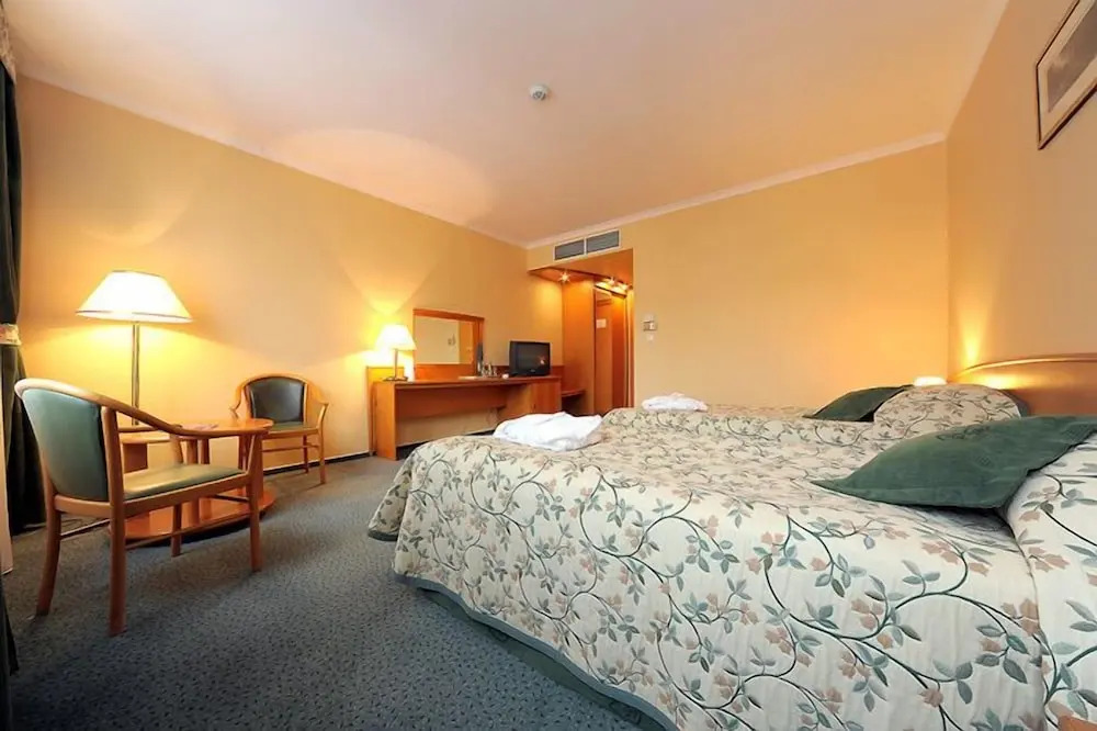 Green Hotel