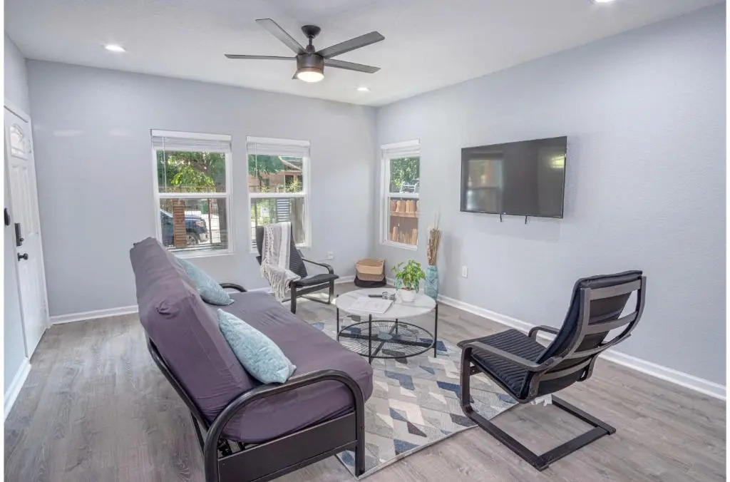 Newly Remodeled 4BR 2BA Near Amazing Downtown