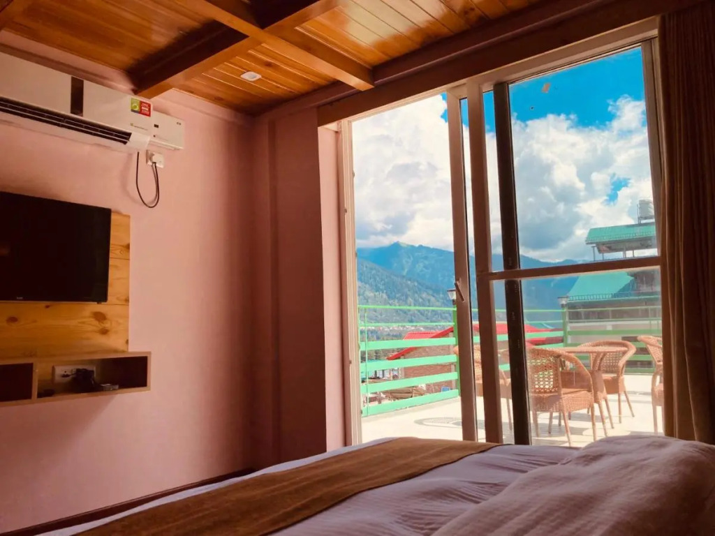 Vista Resort Near Mall Road Manali - Centrally Heated & Air Cooled